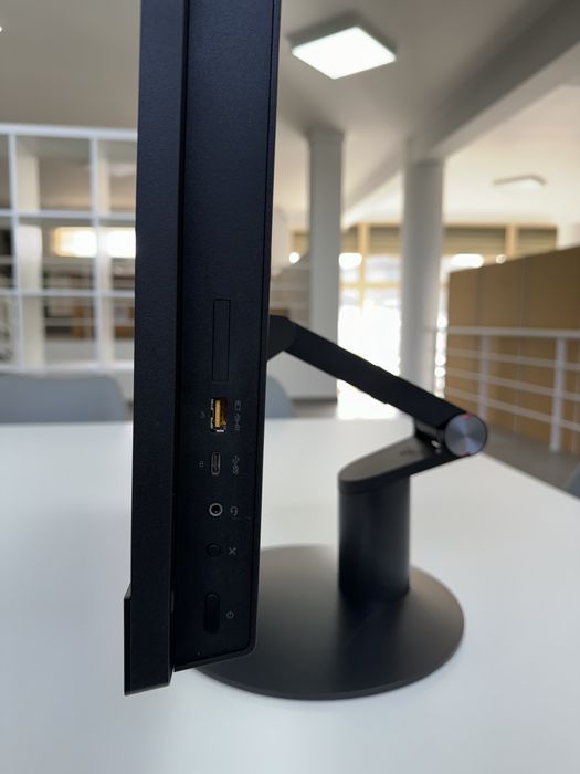 All-In-One Lenovo M820z AIO  | i5-8Gen | 16GB | M.2 256GB | WIN 11 Pro | 1 ANO GARANTIA