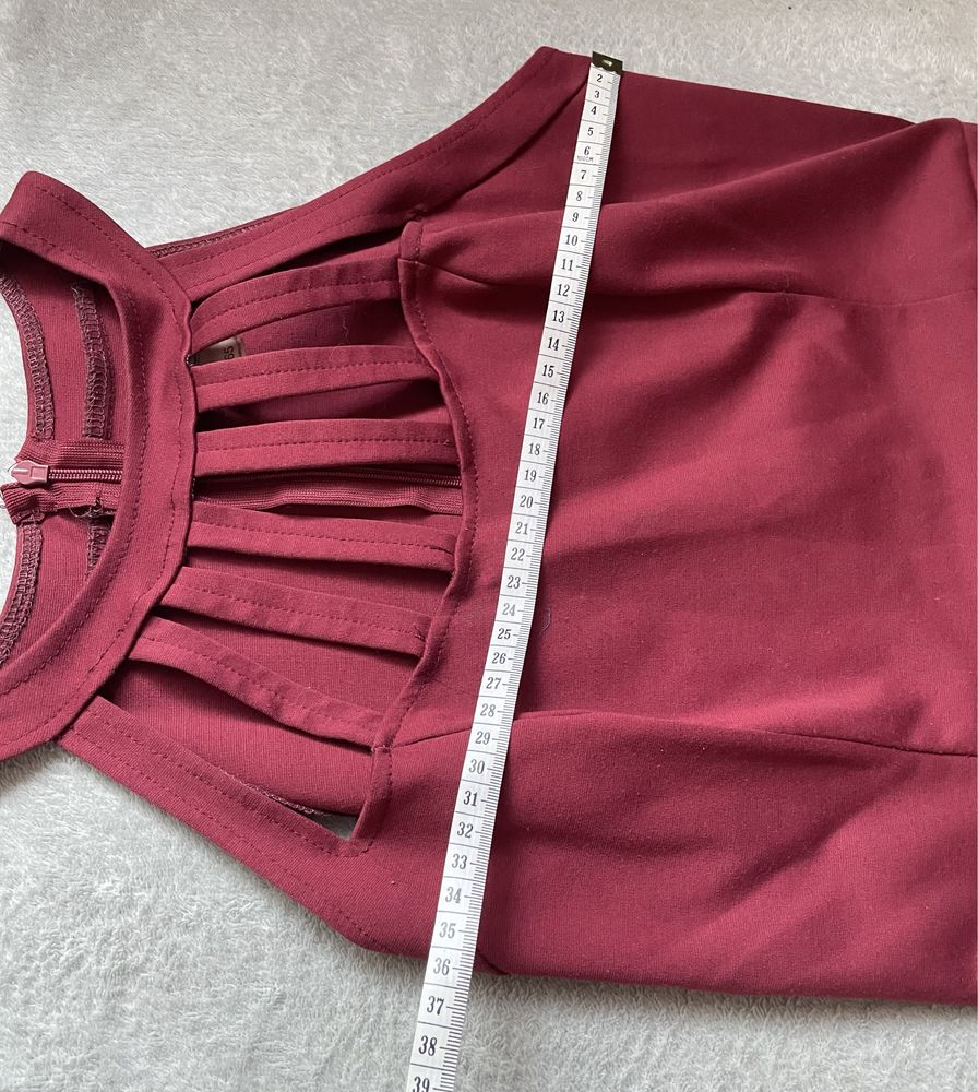 Sukienka z dekoltem halter
