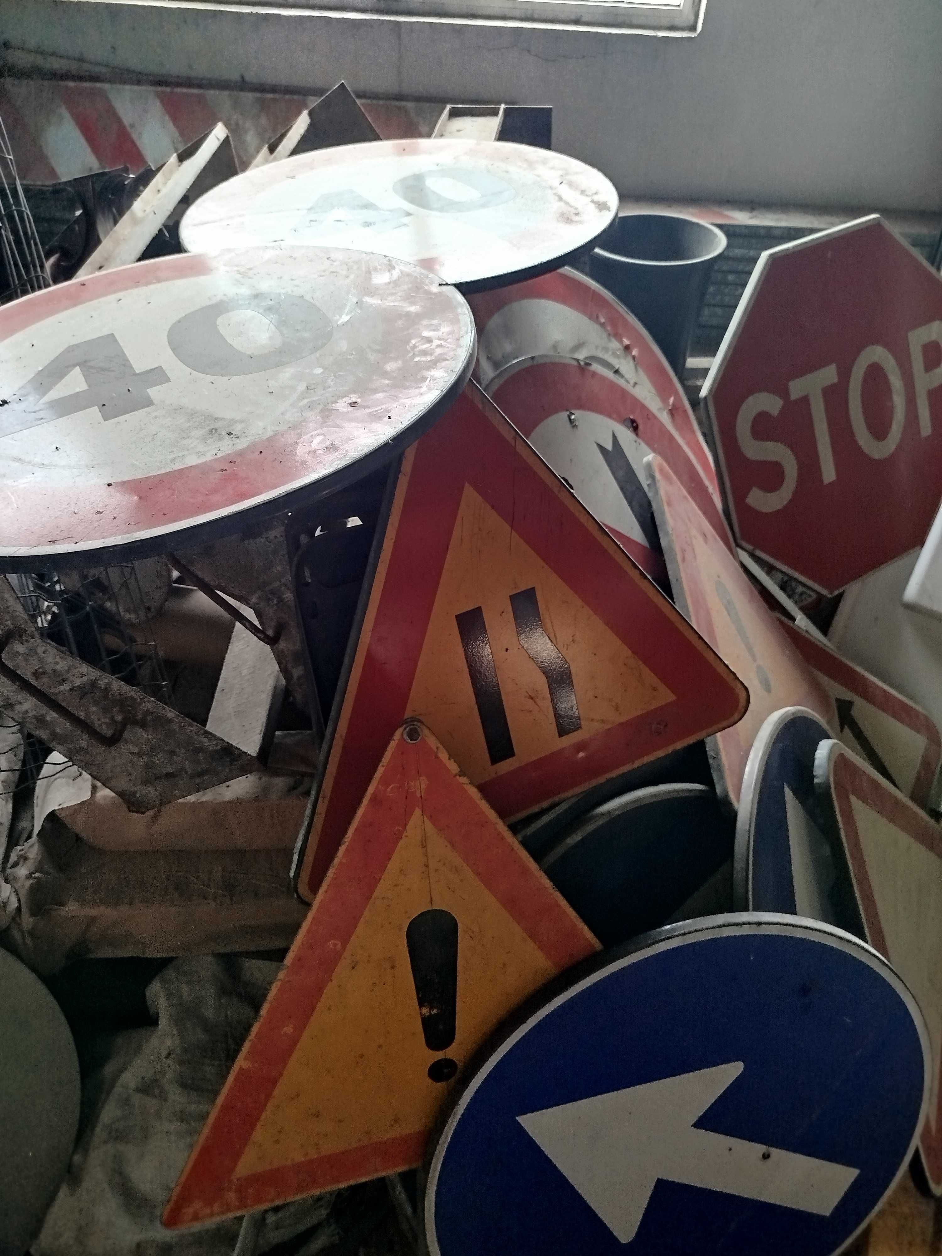 Sinais de transito  e obra diversos