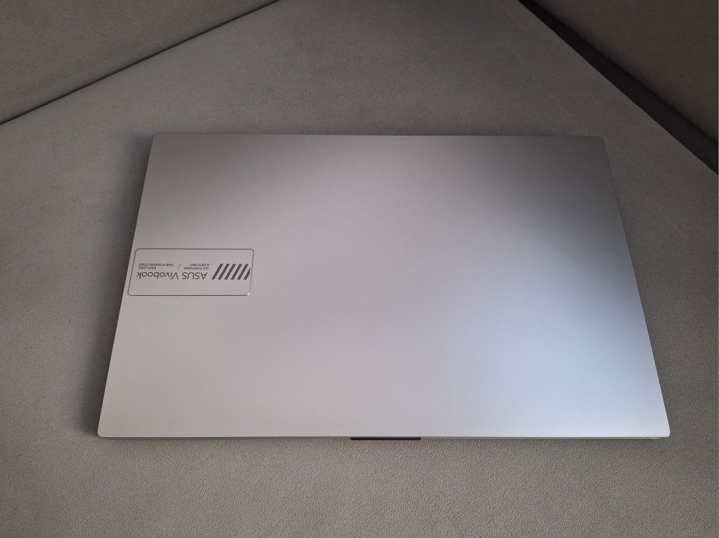 Laptop Asus Vivobook Go 15.6" OLED AMD 16GB RAM 512GB SSD Windows 11