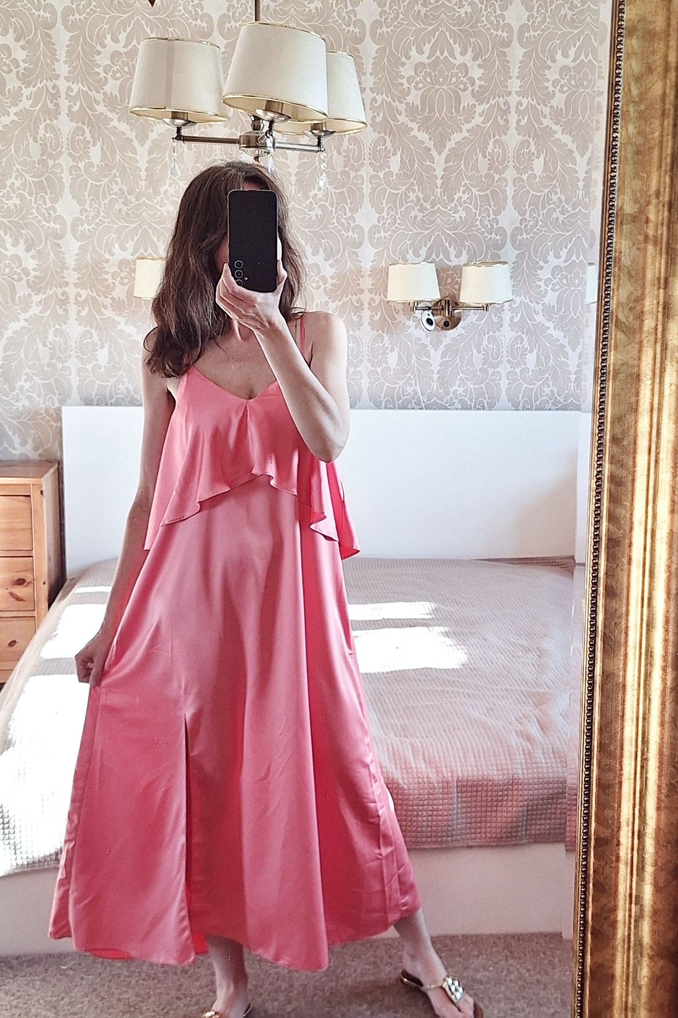 Długa dłuższe midi różowa sukienka M L piękne plecy gorsetowe falbany