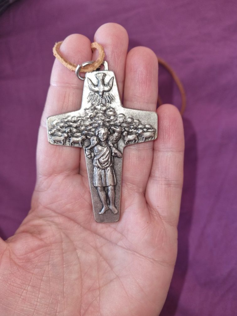 Metalowy krzyż Dobrego Pasterza Italy