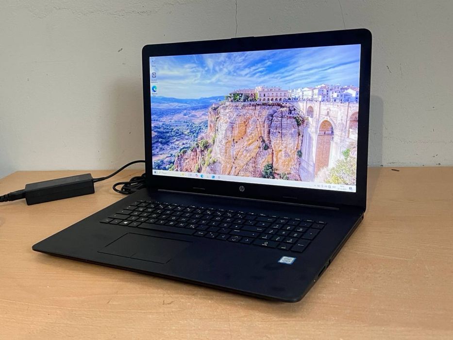 Ноутбук HP / Intel Core i3-7020U / 8 ГБ / SSD 238 ГБ