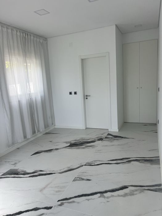 Aluga-se studio,novo!