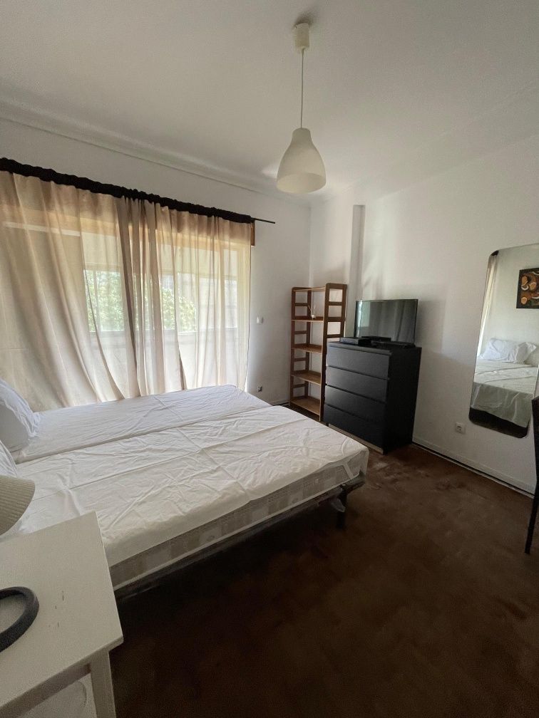 Quarto Duplo duas camas individuais sem caução Olivais Sul