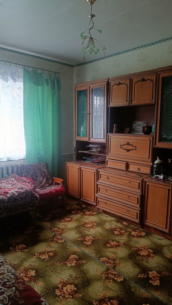 Продам частину будинку Чуднів Центр