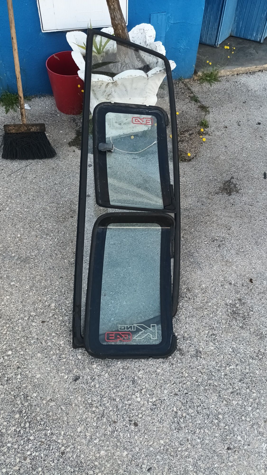 Nissan d21 King cab  vidros laterais e outros