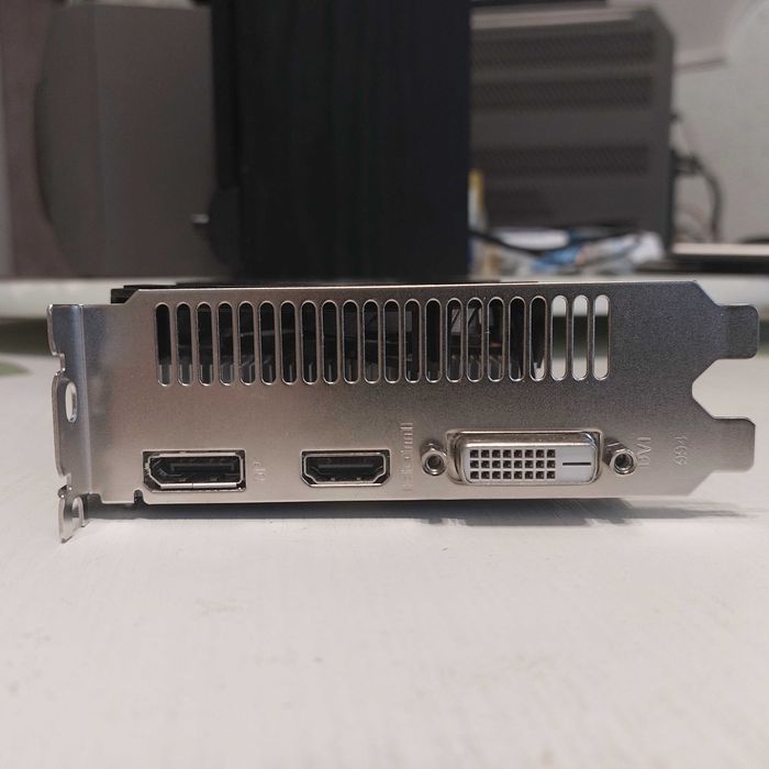 AMD Radeon RX560 4 Гб видеокарта