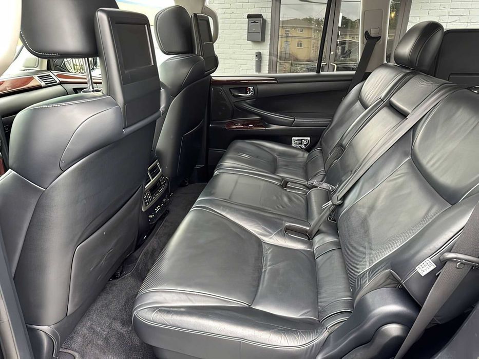 Lexus LX 570      2014