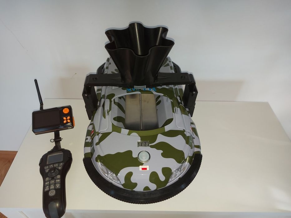 Lodka zanętowa Boatman Vulcan pro gps,echsonda sn4 + rozrzutnik.