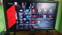 Telewizor 40 cali, smart TV plus dekoder DVBT2