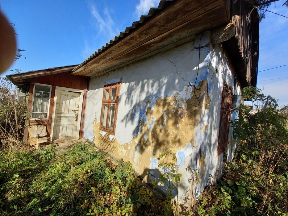 Земельна ділянка під забудову жилового будинку.