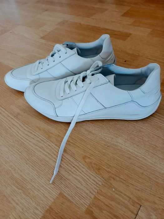Sprzedam białe skórzane buty Gino Rossi, rozmiar 44 – jak nowe!
