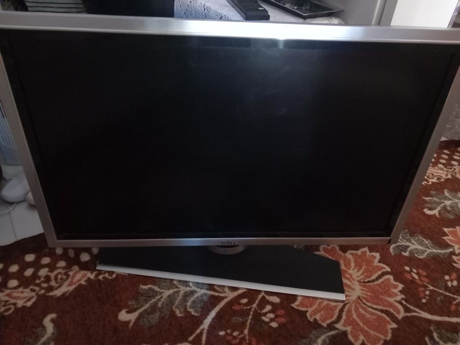 Televisão da marca DELL com colunas a funcionar 100porcento