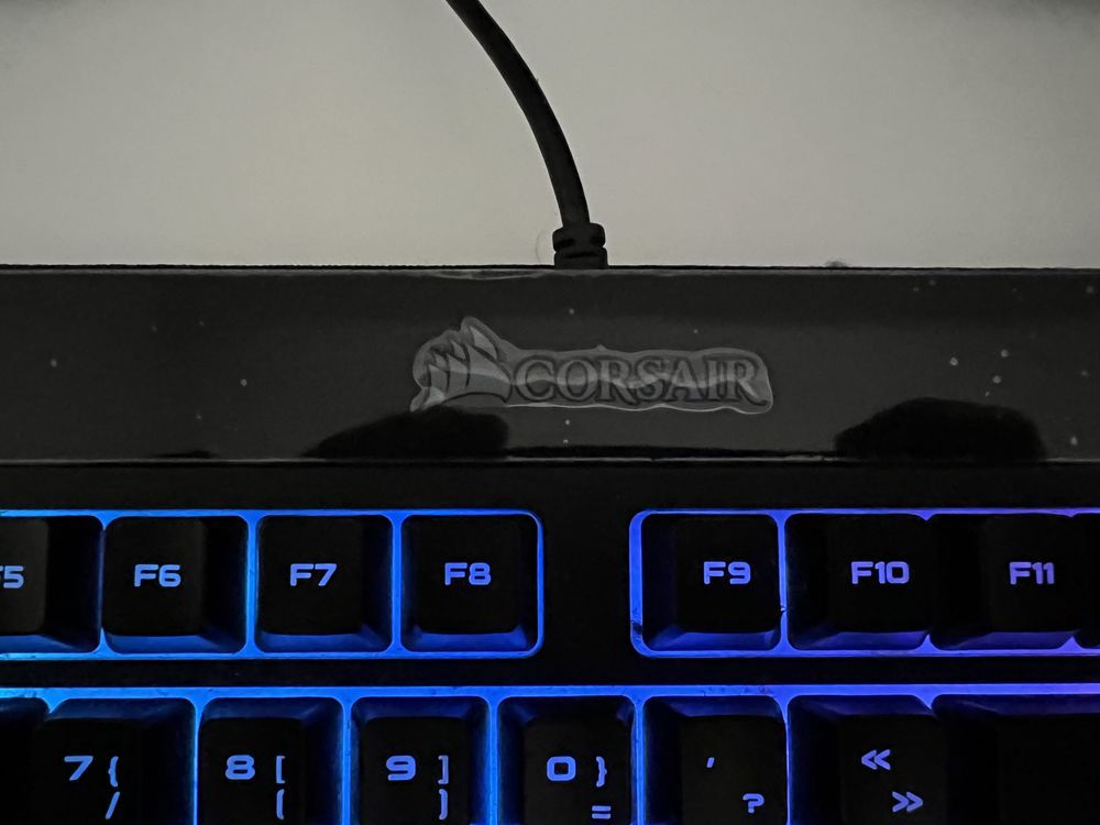 Teclado Corsair K55 RGB