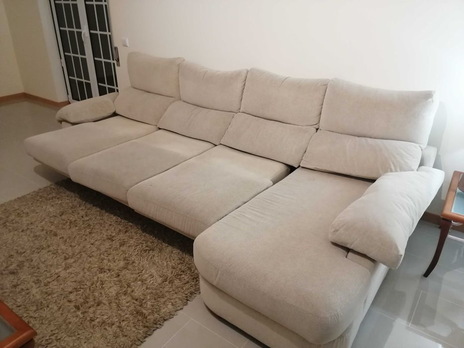 Sofá de 4 lugares c/ chaise long
