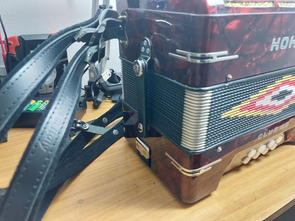 Concertina hohner toda revista e afinada em Sol, Do, Fa