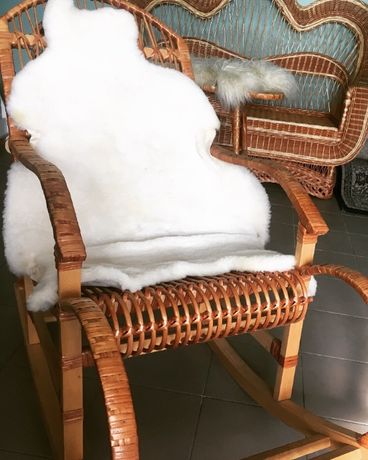 Плетёное кресло качалка