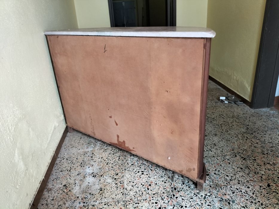 Sapateira em bom estado