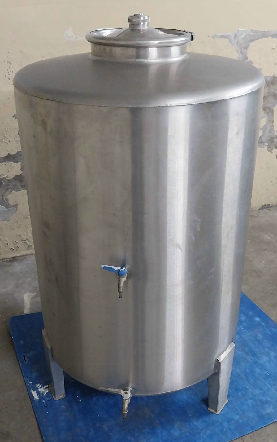 Cuba de 550L c/ nova , lavada e pronta a usar.Possibilidade de entrega