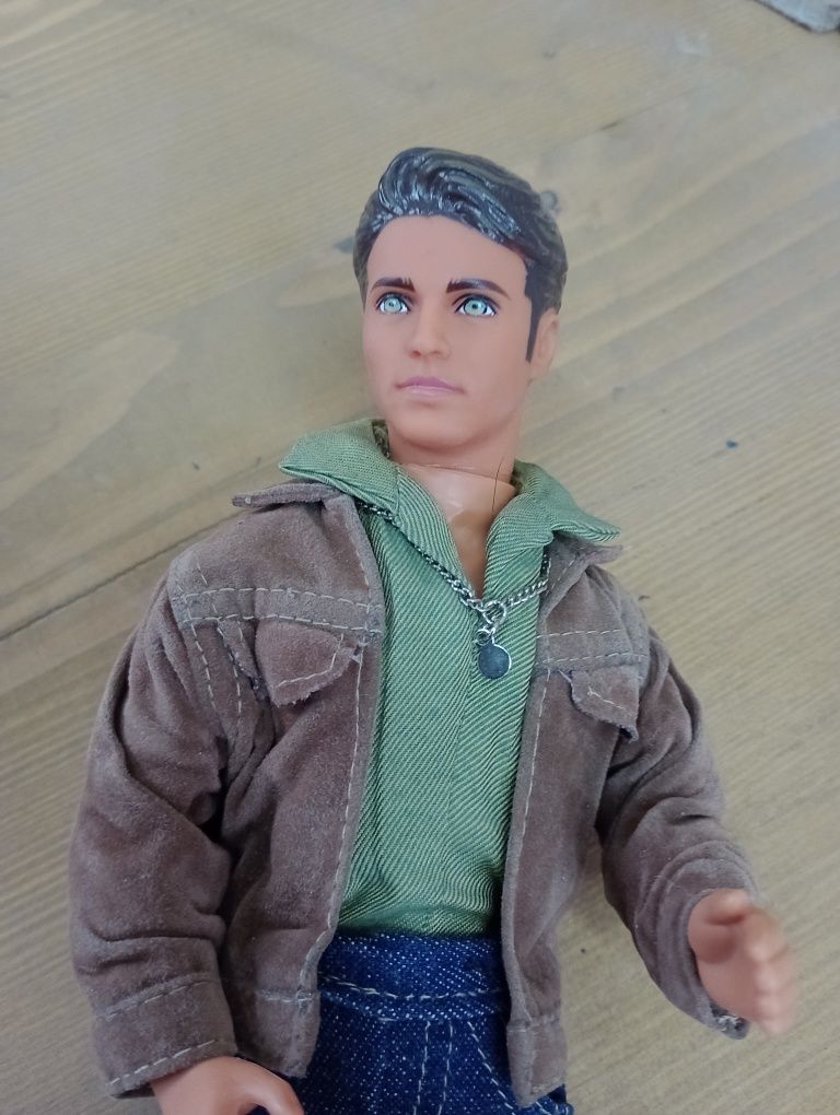 Lalka Barbie firmy Mattel Brandon z serialu Beverly hila 90210