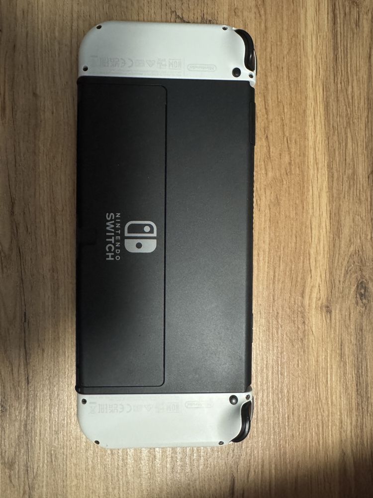 Nintendo switch OLED plus 2 gry oraz akcesoria