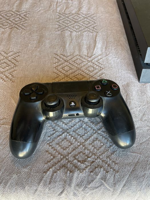 Vendo Playstation 4 500GB + 1 Comando Preto PS4