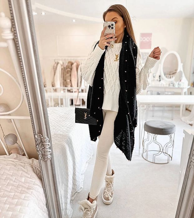 Czarny szal z koralikami Yvonne