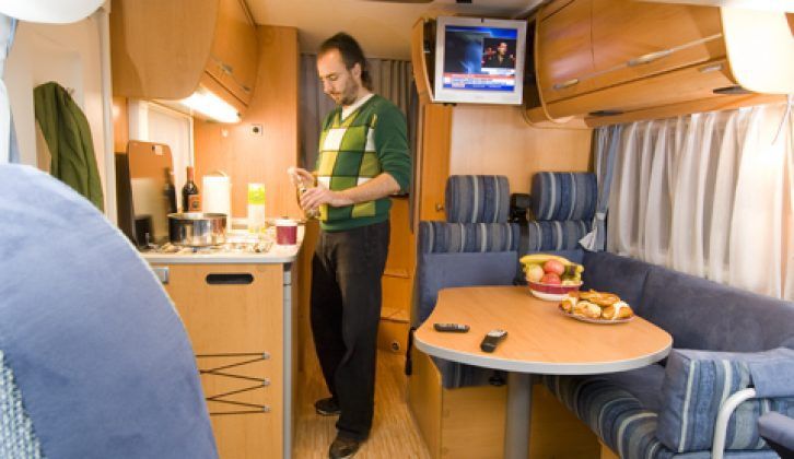 HYMER 2.8 TDI Autocaravana Integral motorhome campervan 5 Pax