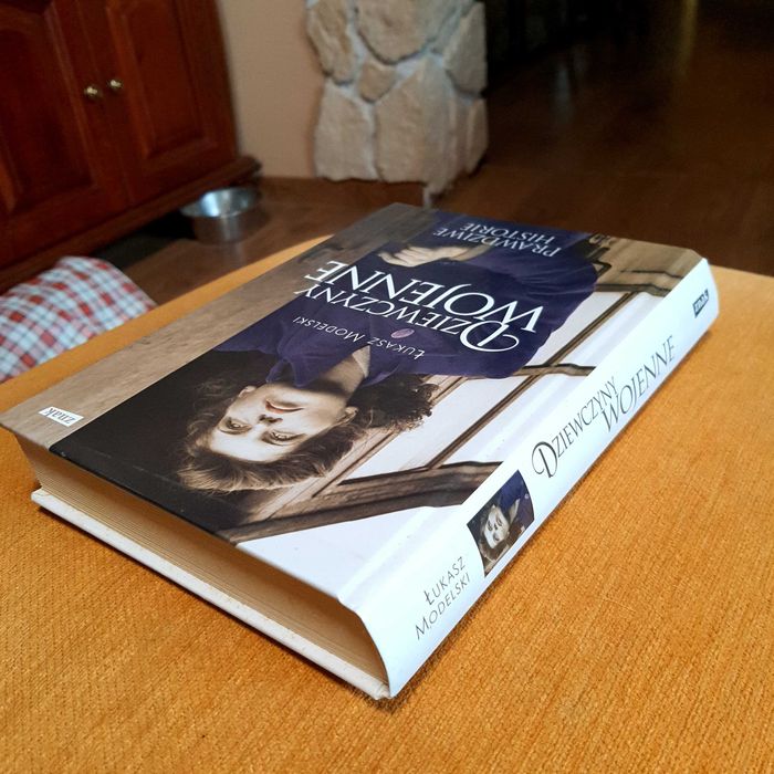 Dziewczyny Wojenne - Łukasz Modelski