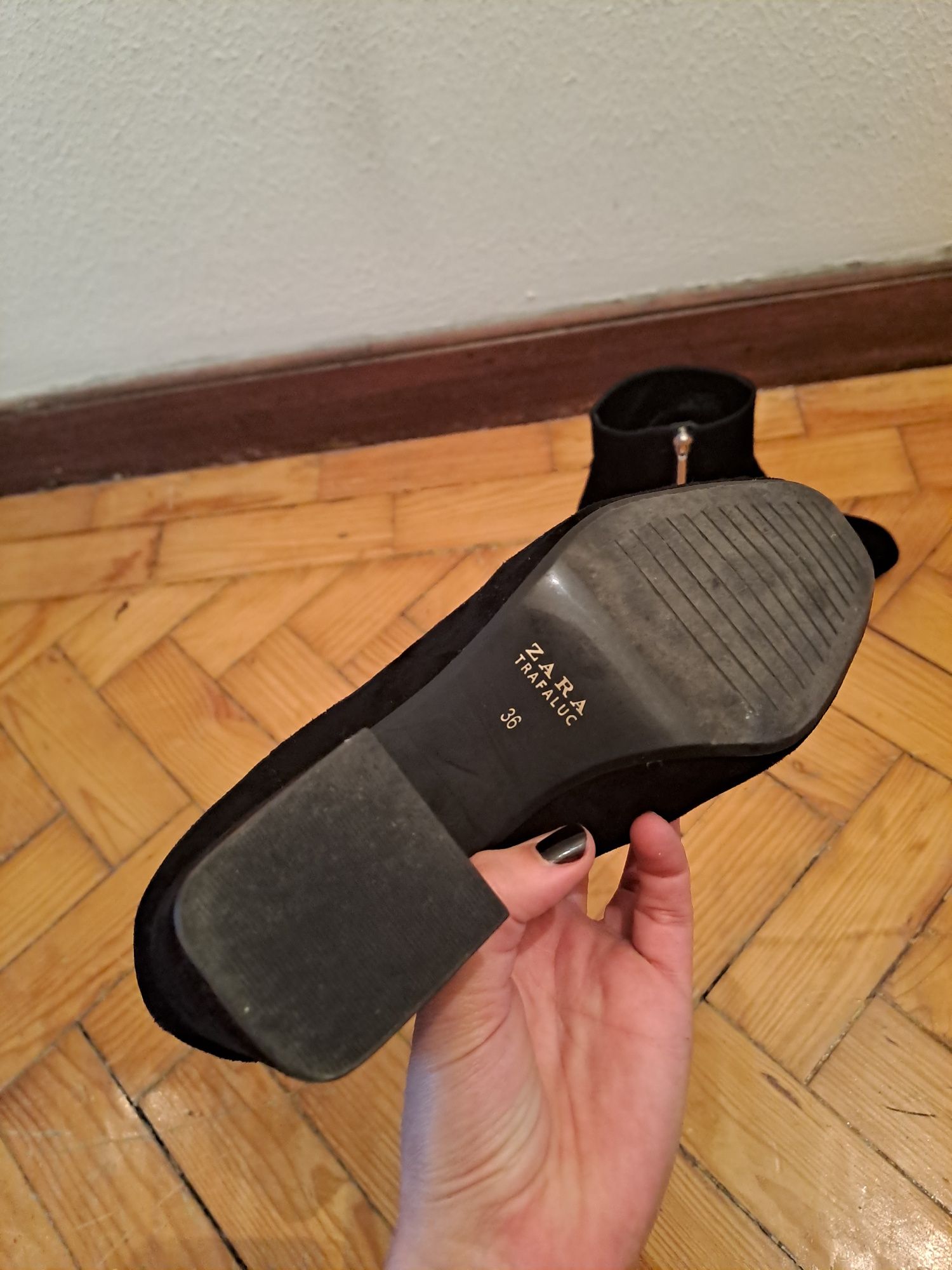 Botins pretos em muito bom estado