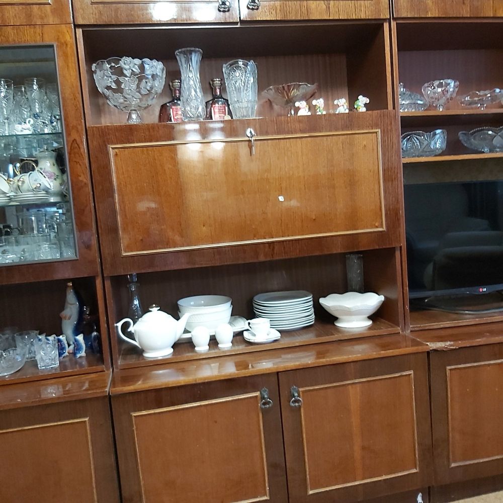 Продам шафу, сервант. 4.5 м.
