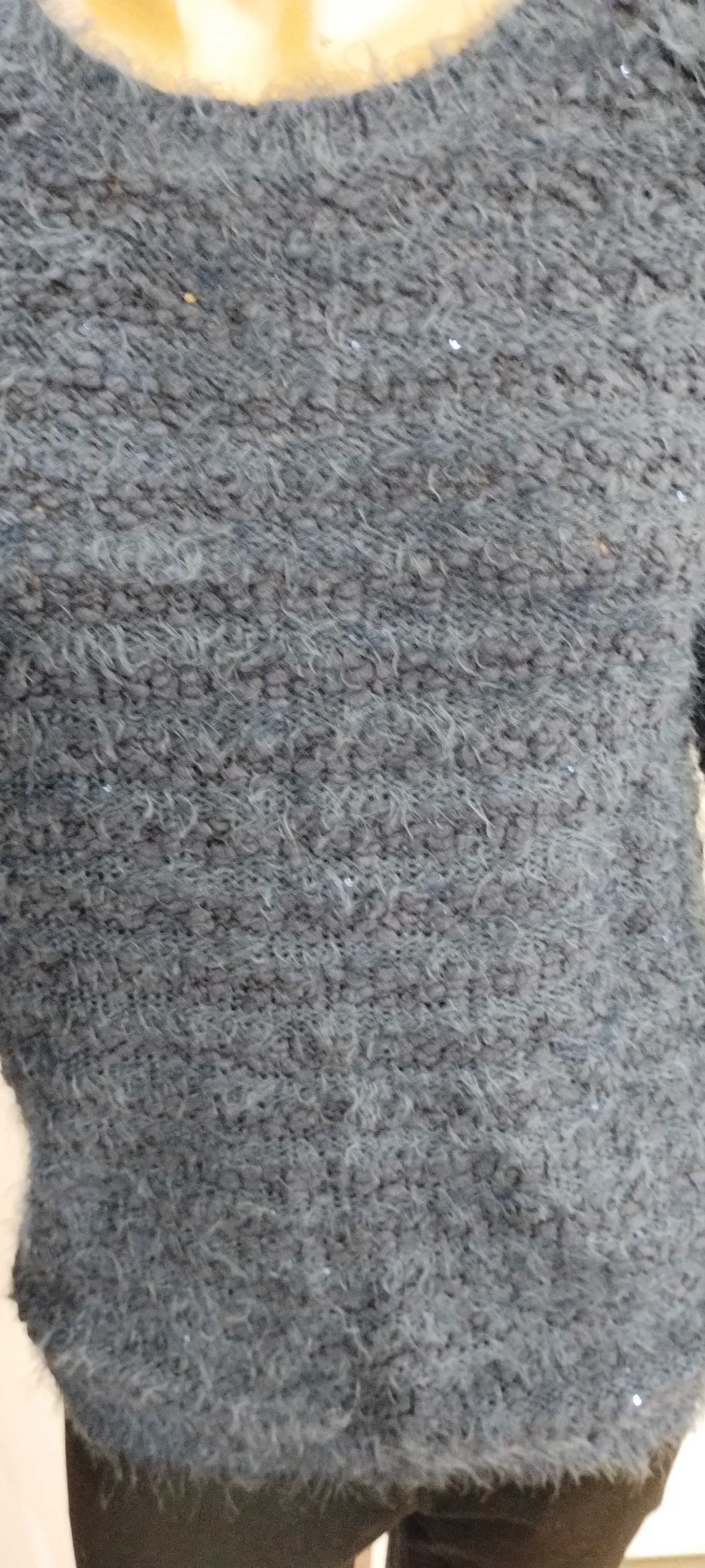 Sweterek z mieniącą się nitką S/M