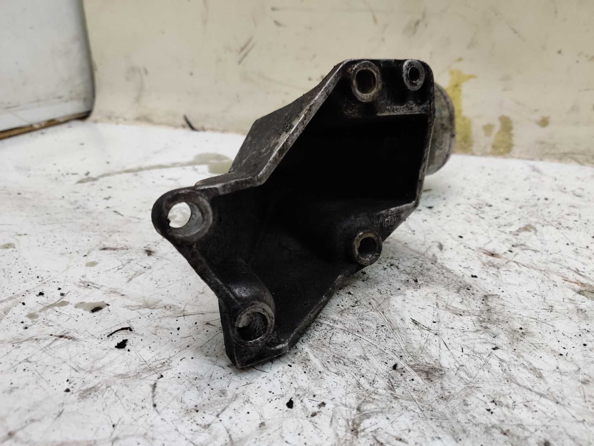Audi A4 B5 A6 C5 VW Vw Passat B5 1.9 TDI Wspornik Łapa Poduszka Silnik