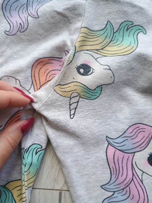 3 pary legginsów H&M rozmiar 116 – wady