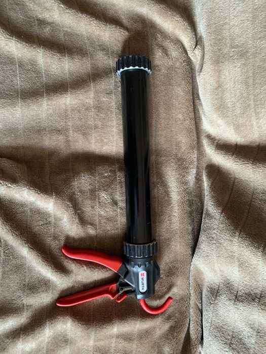 Pistolet do silikonu 600ml Wurth