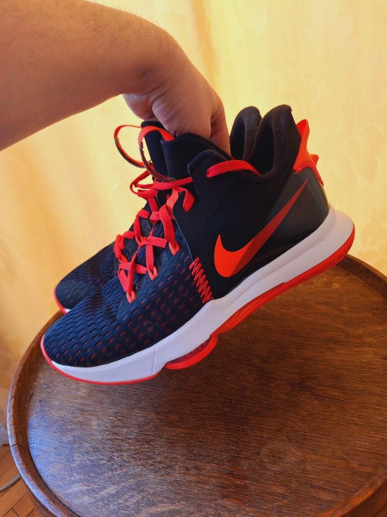 Buty Nike Lebron Witness 5 Bred z nowej kolekcji Stan idealny! Okazja!