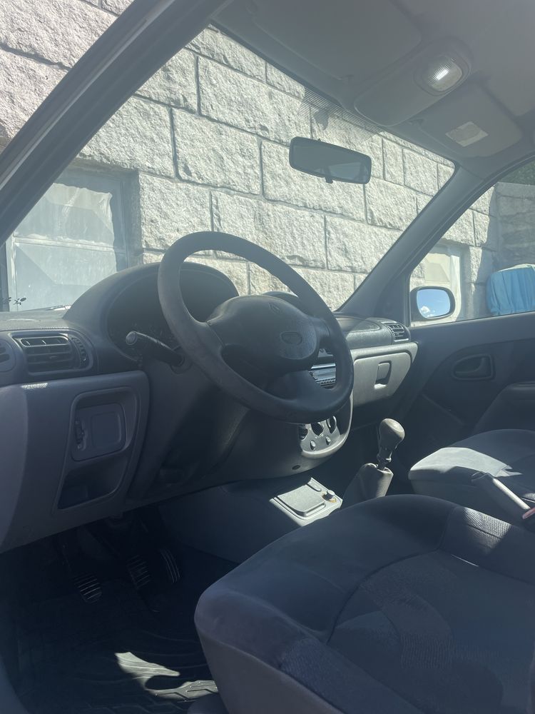 Renault Clio II Diesel- 1.9 D RXE (muito bem estimado)
