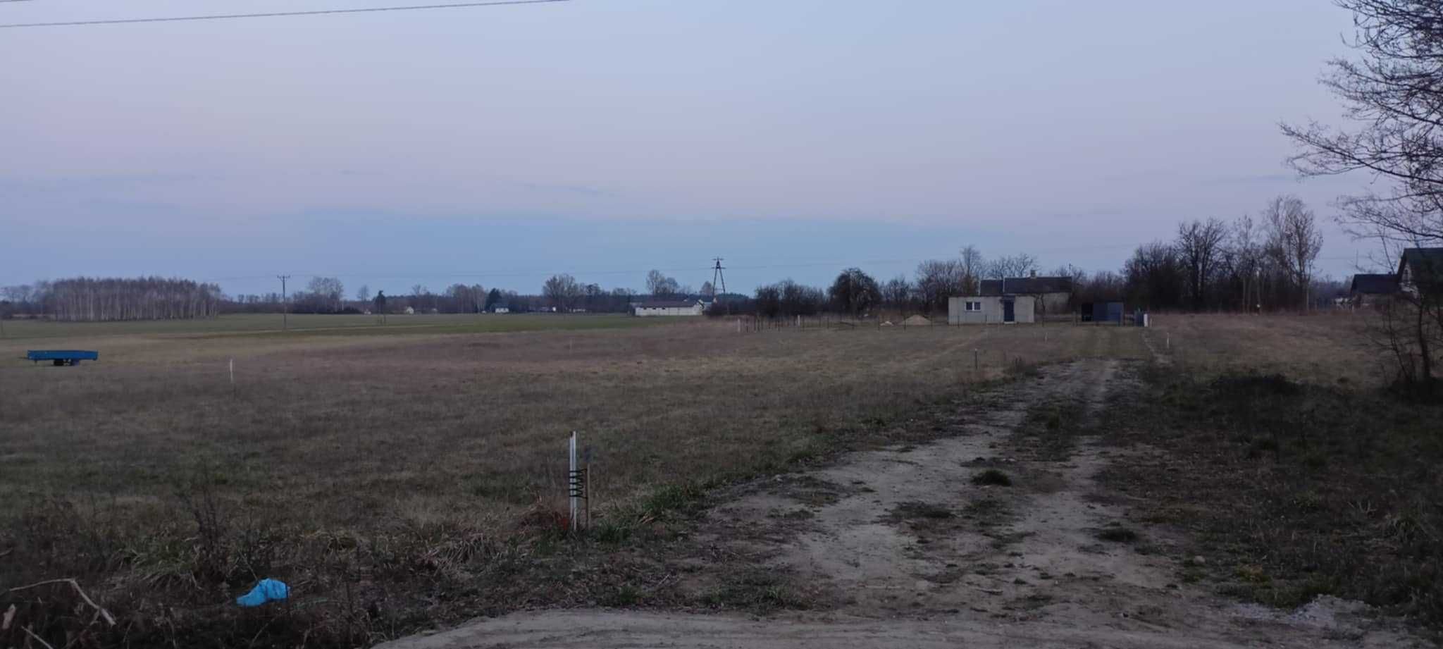 SPRZEDAM DZIAŁKĘ w spokojnej okolicy