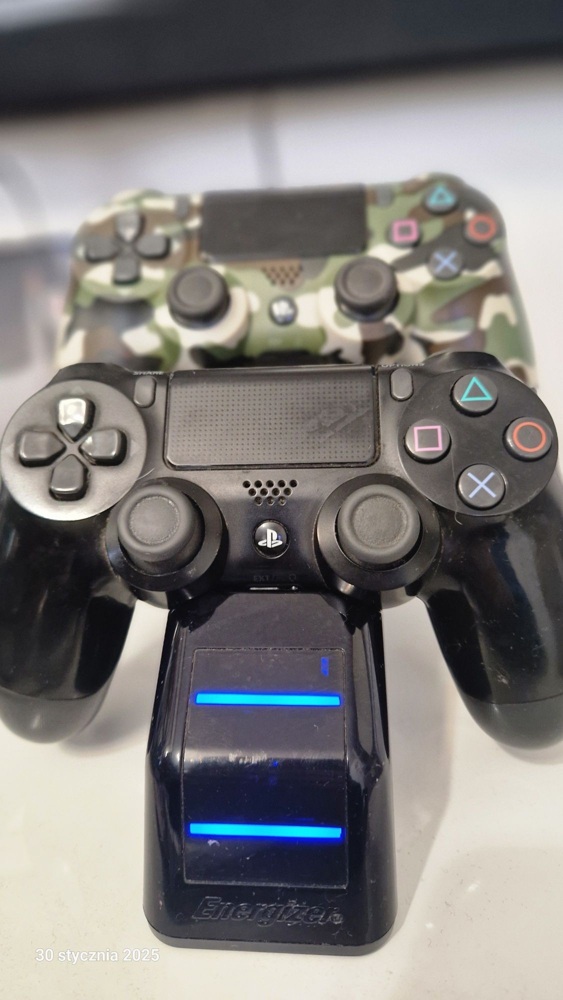 Play Station 4 PS4 1TB super stan 2 pady ładowarka