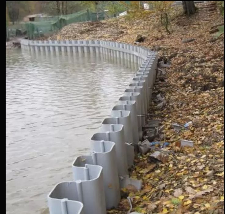 Укрепление берега бутовым камнем,шпунтом ПВХ.