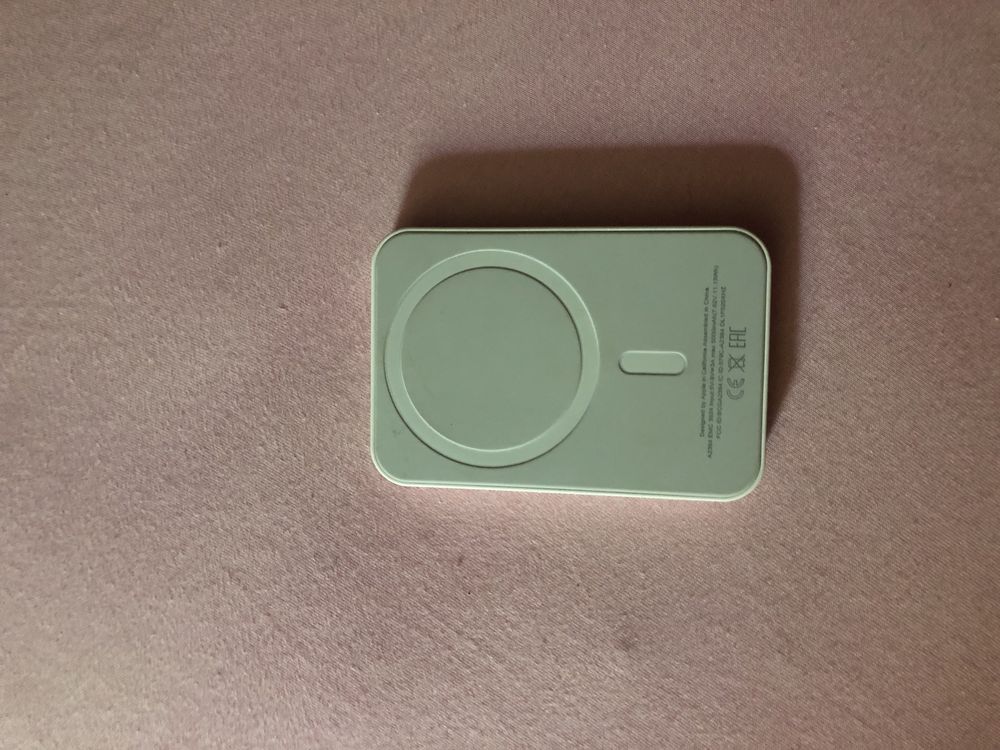 Повербанк от Apple безпроводной