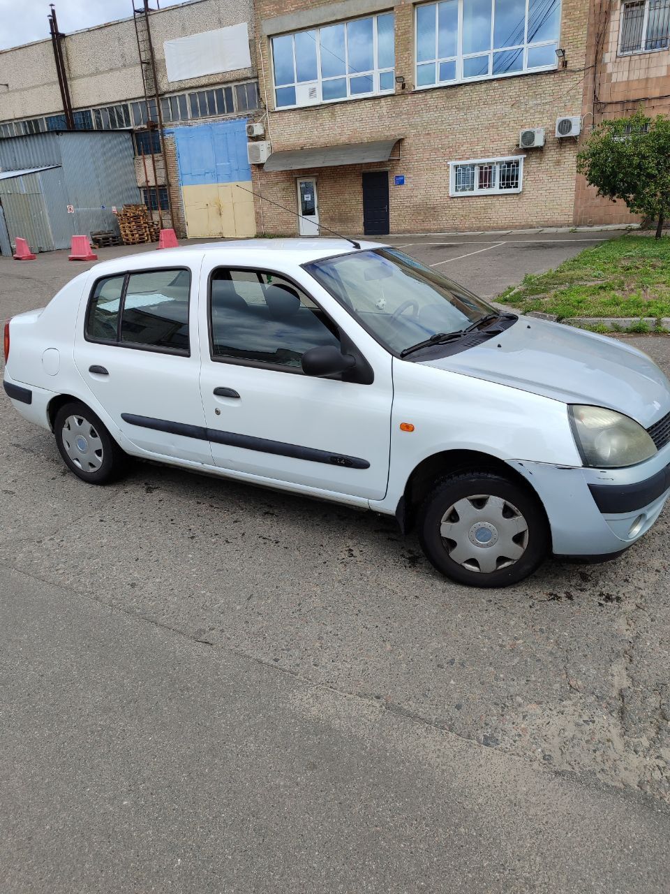 Продам автомобіль Renault Symbol