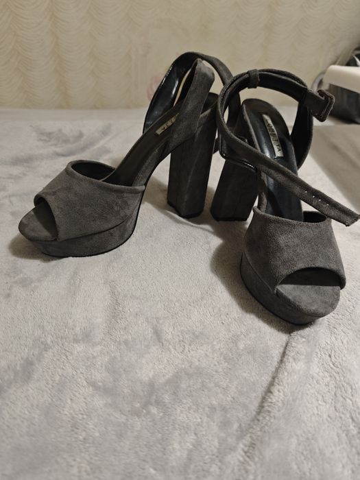 Замшеві босоніжки