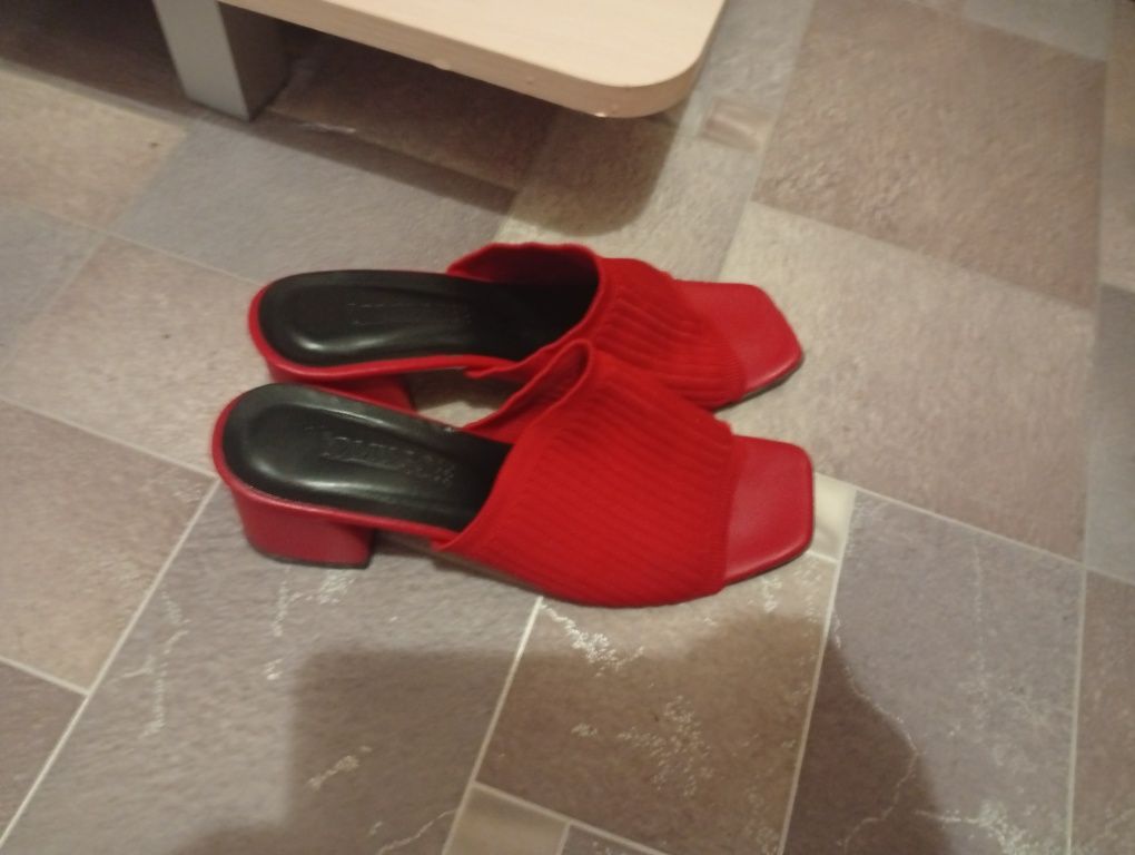 Продам шлепки красние,женские,размер 40