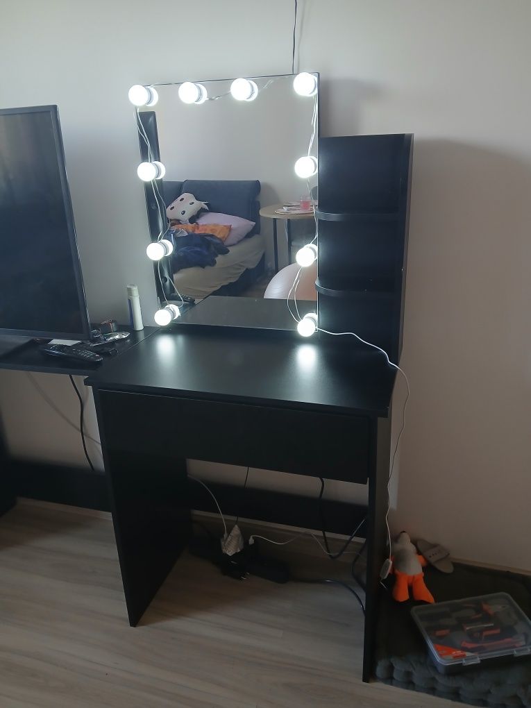 Toaletka z oświetleniem LED i lustrem HD, z 10 regulacją jasności
