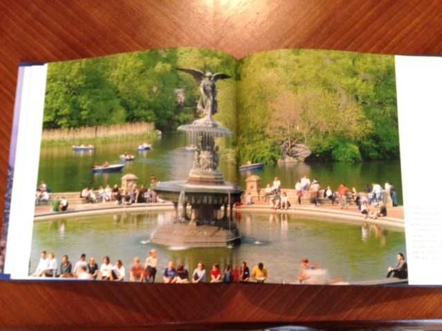 Livro "New York City" c/ excelentes fotografias. Capa dura.