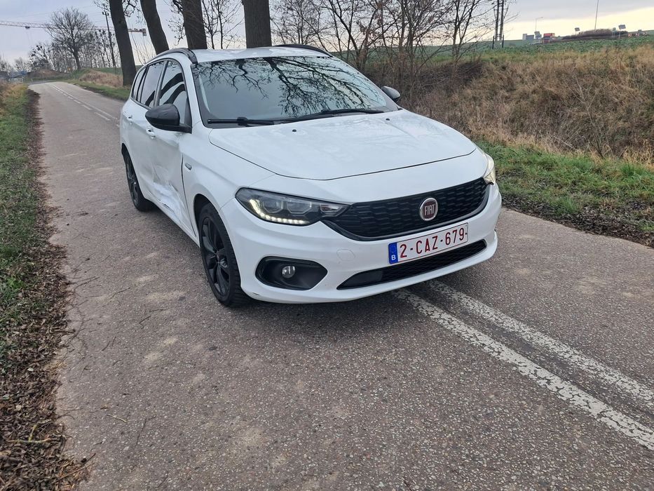 Fiat Tipo 1.6Jtd-120km-Klimatronik -Navi-Led-Kamera-Cofania