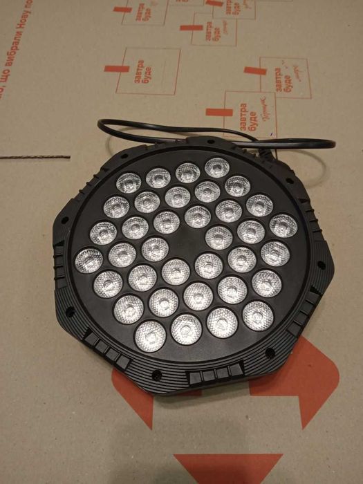 Парик, прожектор Ied par. RGB. DMX.