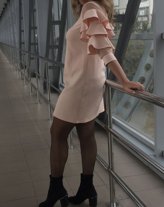 Нежное наряднаое платье пудра розовое в стиле Valentino